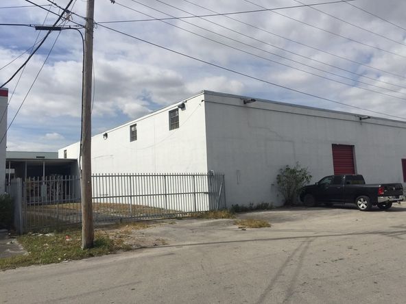 Airport East Warehouse: 3690 NW 52nd St, Miami, FL 33142